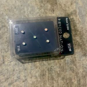 Nose screw ring for nose piercing